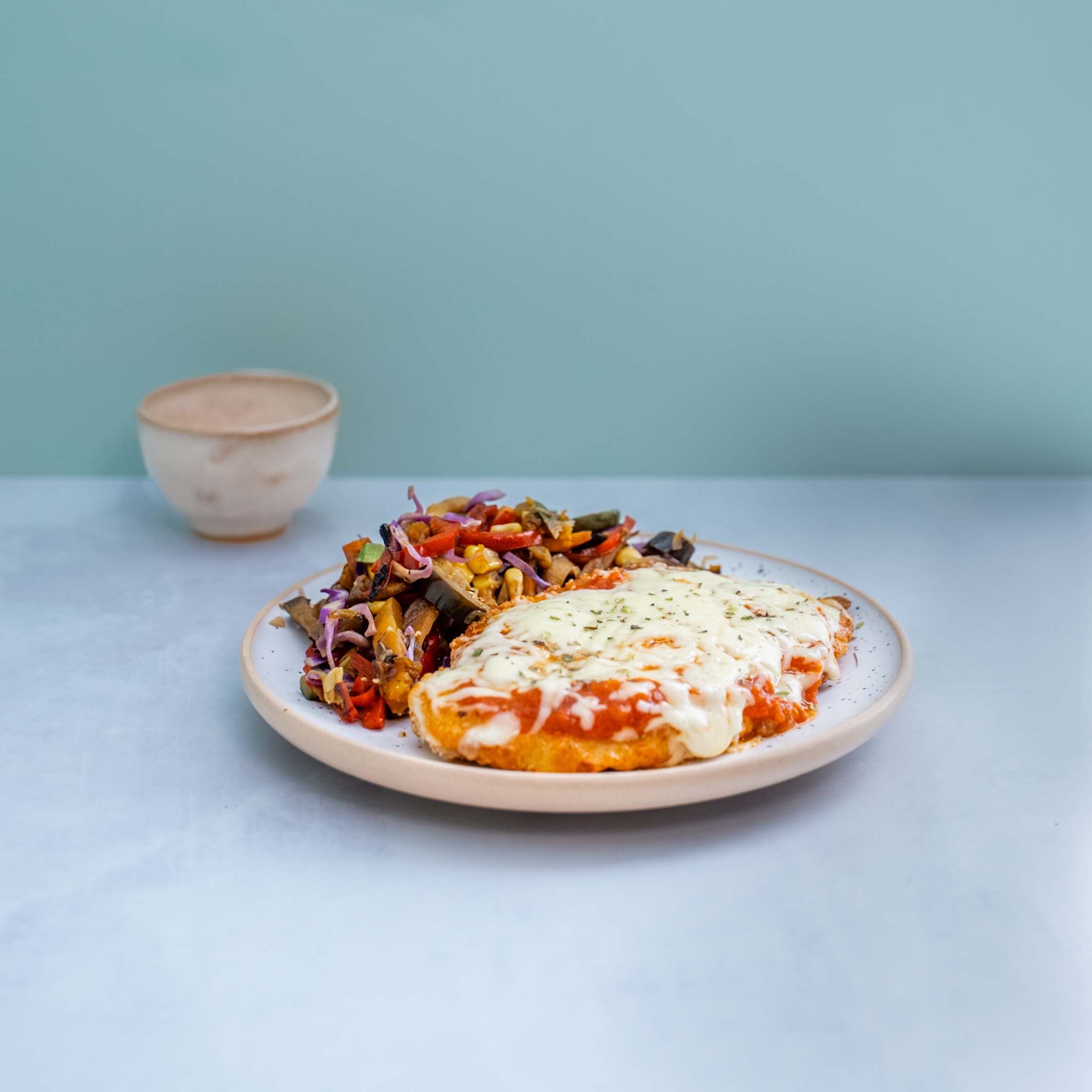 Milanesa de pollo napolitana con guarnición