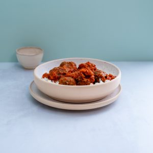 Albóndigas de carne en salsa fileto con arroz blanco